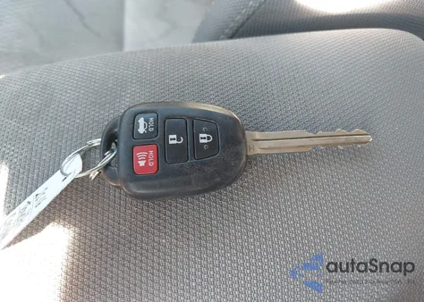 2016 Toyota Corolla Le z USA, uszkodzony, nr VIN 2T1BURHEXGC632182